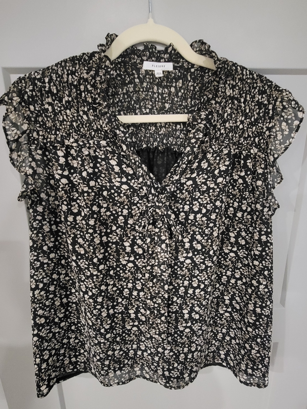 Pleione Black Floral Smocked Ruffle Neck Sleeveless Blouse - Size Small